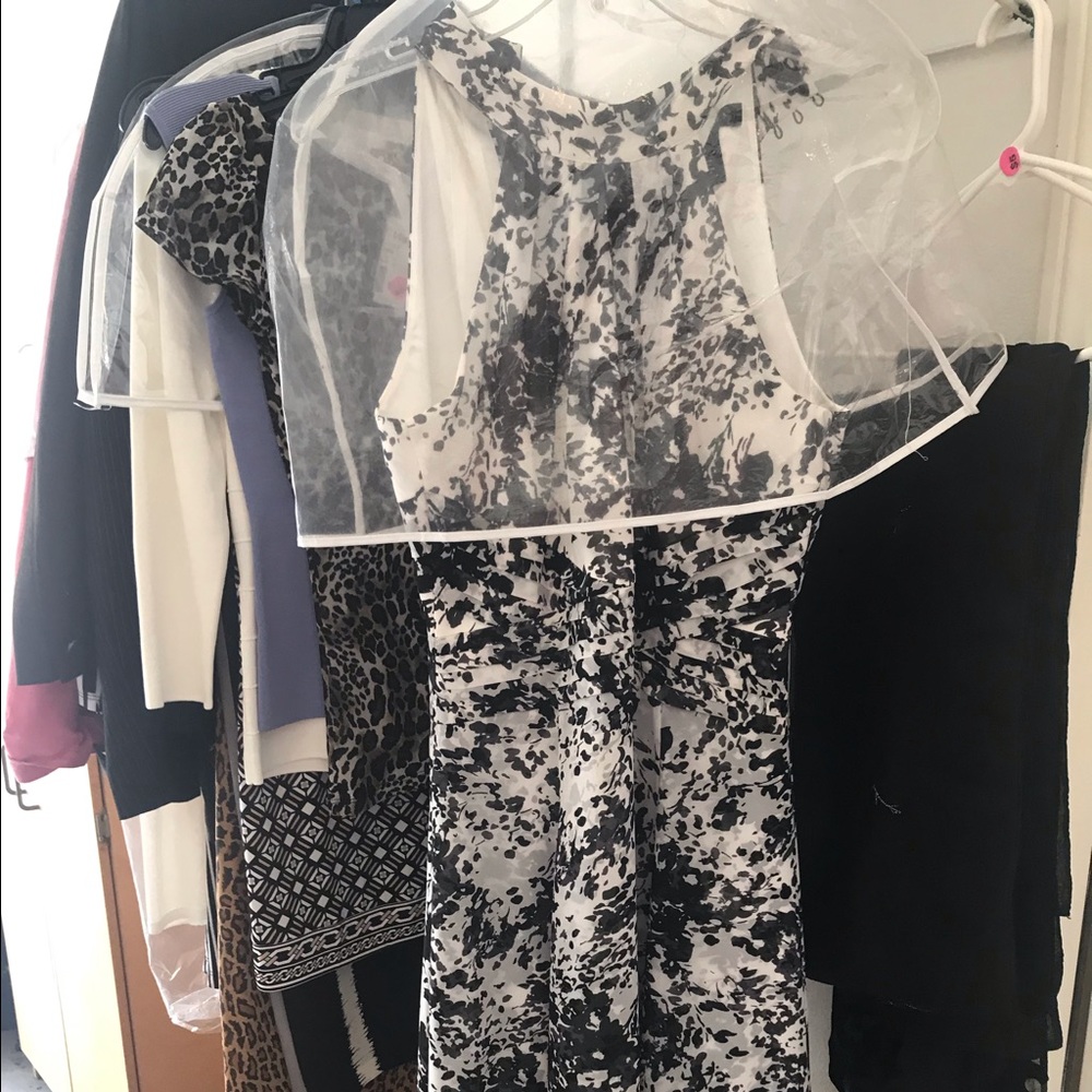 Beautiful White House Black Market dress